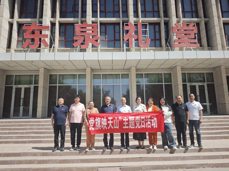 联合主题党日：书香捐赠惠师生 基层走访凝共识