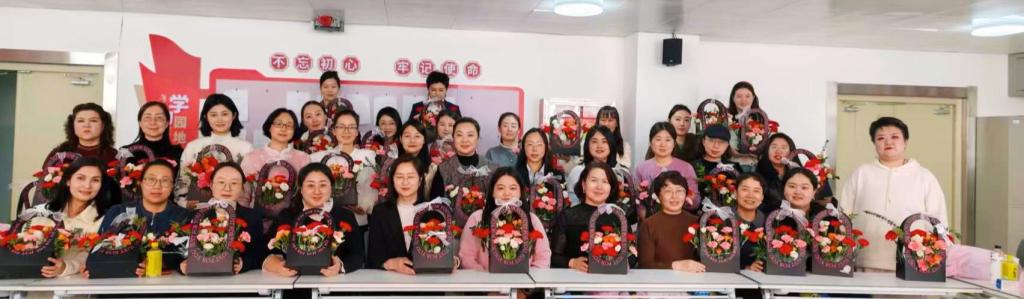 指尖生花 致敬芳华 文理学院三八妇女节插花活动温情启幕