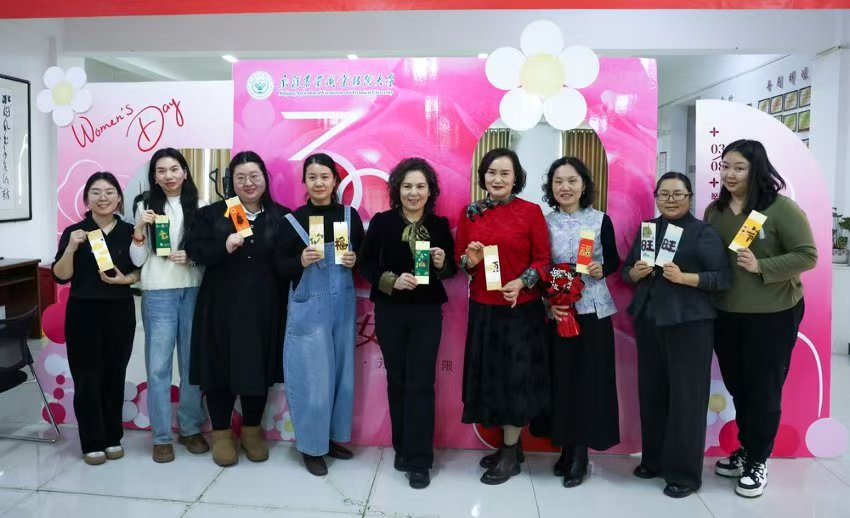 玫瑰书香 耕读芳华｜图书馆“三八”国际劳动妇女节主题活动温情举办